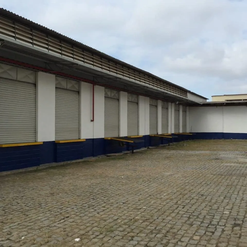 Galpão com 1180m² e 8 docas