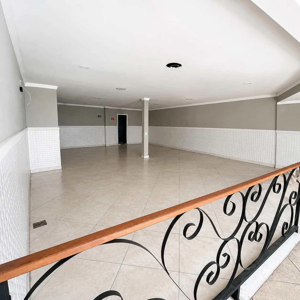 Loja na Reta da Penha, Bairro Praia do Canto com 600m²