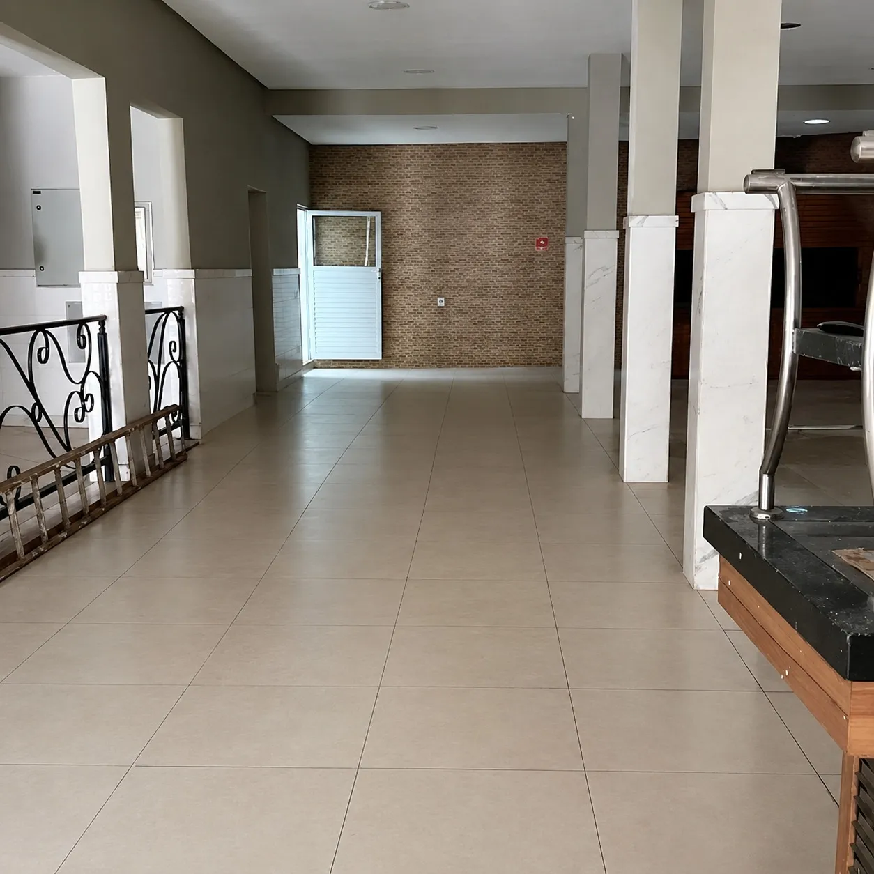 Loja na Reta da Penha, Bairro Praia do Canto com 600m²