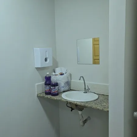 Galpão com 1700m², 2 docas