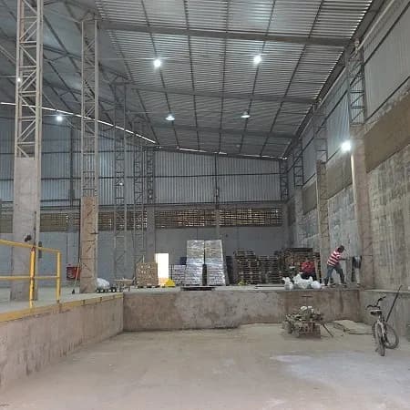 Galpão com 1700m², 2 docas